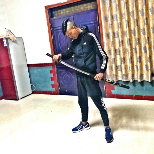 凉山海(彝域风情)抽烟只抽红塔山 听曲只听凉山