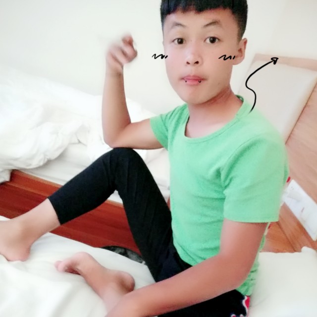 爱笑_烟一支一支的点 酒一杯一杯的喝(合唱)收