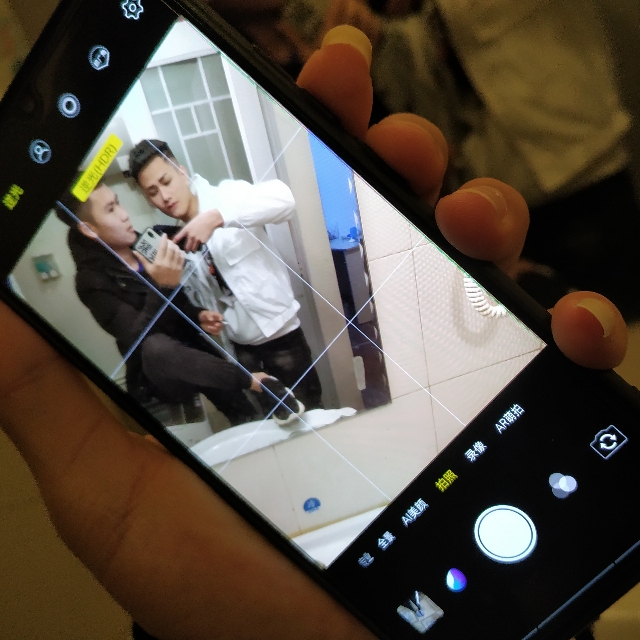 爱笑_烟一支一支的点 酒一杯一杯的喝(合唱)收