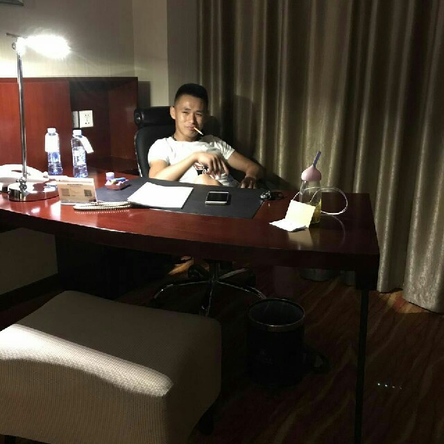 DJ小海阿诺【我们不一样英文版】精神小伙霸